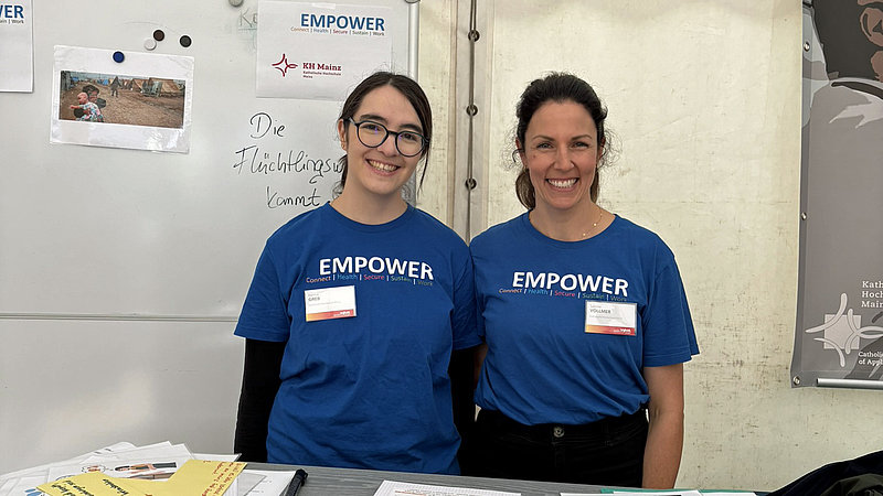 Gruppenfoto des EMPOWER Teams "Raise Your Voice" beim WIMA für Schulen