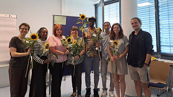 Gruppenfoto der Absolvent*innen des Zertifikatskurses Grundlagen der Sozialen Arbeit 